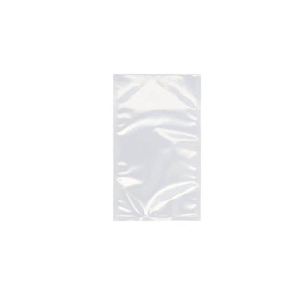 Un plic Starpak 100 cu margine sigilată, PA/PE transparent de la Starpak, se află plat pe un fundal alb. Punga de plastic clară prezintă ușoare cute și reflexii, perfectă pentru depozitarea alimentelor cu un aparat de vidat cu cameră.