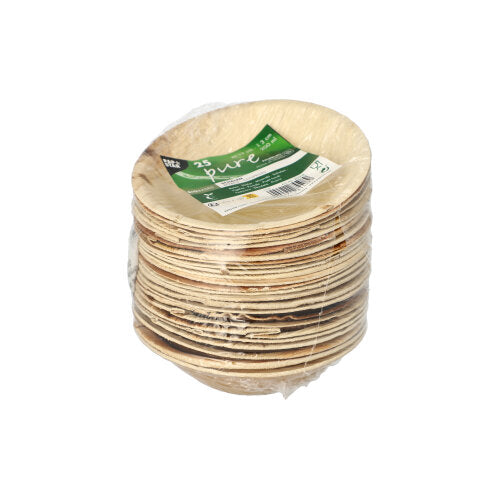 Un teanc de 25 de PAPSTAR boluri, frunză de palmier „pure“ rotunde, de la PAPSTAR GmbH, ambalate în folie cu etichetă verde-albă. Aceste boluri de unică folosință ecologice au un aspect natural – perfecte pentru evenimente sustenabile.