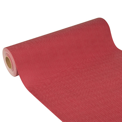 Traversa de masă Starpak din material netesut asemănător cu materialul textil „Soft Selection Plus“ (24 m x 40 cm) este parțial vizibilă pe un fundal alb – textura sa ușor aspră și orientarea diagonală conferă imaginii eleganță.