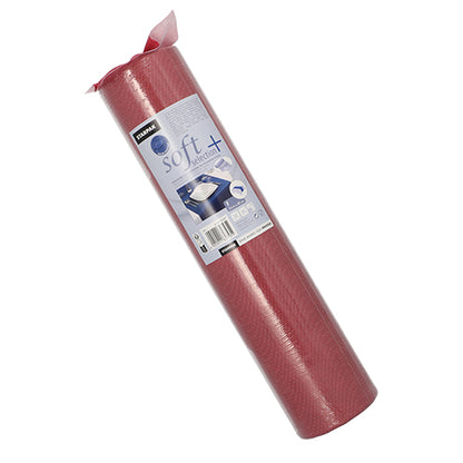 O traversă de masă Starpak roșie, rulată, din material netesut asemănător cu materialul textil „Soft Selection Plus“ (24 m x 40 cm) cu etichetă de produs, perfectă ca traversă de masă practică pentru ocazii speciale.
