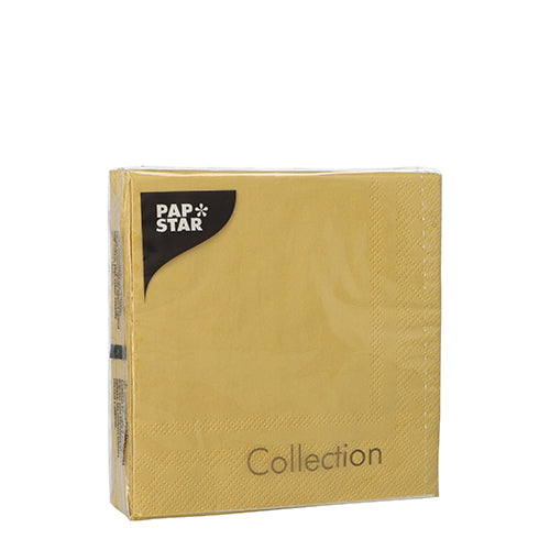 Eine versiegelte Packung mit 20 PAPSTAR Servietten (25x25 cm, 3-lagig, 1/4-Falz) der PAPSTAR GmbH steht aufrecht vor einem weißen Hintergrund – ideal für eine stilvolle Tischdekoration.