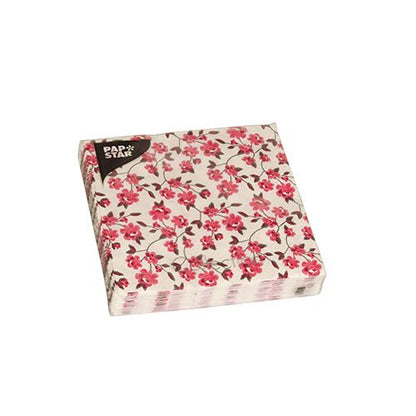 Un pachet cu 20 de șervețele PAPSTAR, 25 x 25 cm, 3 straturi, 1/4 pliate de la PAPSTAR GmbH în alb cu model floral roșu-roz, este livrat în plastic transparent cu etichetă neagră – perfect pentru orice decorare a mesei.
