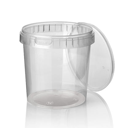Un pahar transparent, rotund Starpak 30 pentru delicatese (770 ml, Ø 11,8 cm) cu capac de siguranță este ilustrat ușor deschis pe un fundal alb, cu o reflexie subtilă dedesubt. Conținut: 30 de pahare PP sigure pentru alimente cu folie termocontractabilă.