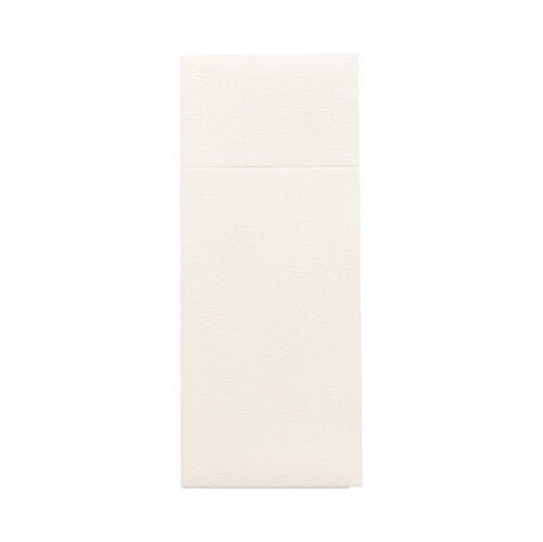 Un plic vertical, crem, Starpak 480 pentru tăvițe de tacâmuri (Airlaid, 40 x 33 cm cu pliuri pentru tacâmuri) este afișat pe un fundal alb cu clapă închisă pentru o prezentare igienică și fără marcaje vizibile.