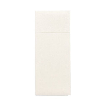 Un plic vertical, crem, Starpak 480 pentru tăvițe de tacâmuri (Airlaid, 40 x 33 cm cu pliuri pentru tacâmuri) este afișat pe un fundal alb cu clapă închisă pentru o prezentare igienică și fără marcaje vizibile.