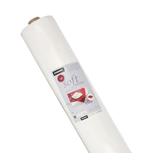 Este ilustrată o mare rolă de față de masă Starpak, asemănătoare cu materialul textil, fleece „soft selection“ (25 m x 1,18 m, alb) cu o etichetă cu simbolul unei perne și detalii despre produs, fotografiată pe un fundal simplu alb.