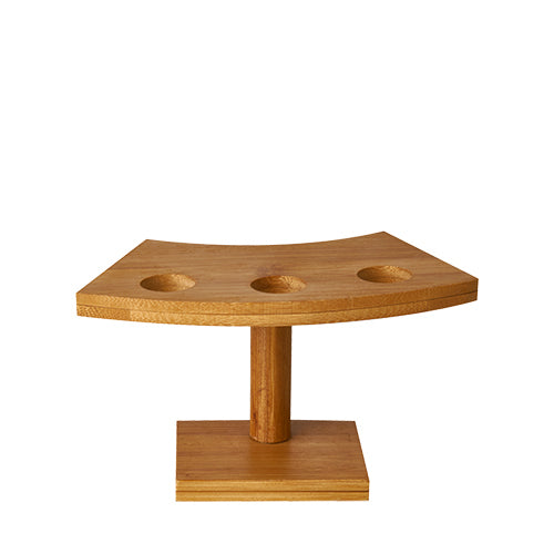 Suportul PAPSTAR pentru 3 conuri "pure" din bambus (9x16 cm) oferă trei decupaje rotunde pe un suport dreptunghiular, ideal pentru prezentarea conurilor. Marcă: PAPSTAR GmbH, 1 bucată.