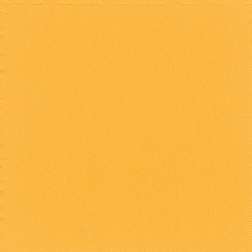 Un prim-plan al unui material textil galben-portocaliu monocrom, cu țesătură diagonală discretă, ideal pentru decorarea mesei sau în combinație cu cele 30 de șervețele cu 2 straturi „PUNTO” 1/4 pliere 38 x 38 cm de la PAPSTAR GmbH pentru decorări de masă impresionante.