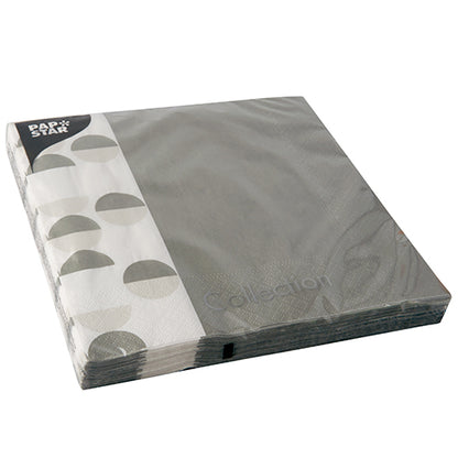 Un teanc de PAPSTAR 20 de șervețele (40 x 40 cm, 3 straturi, pliere 1/4) de la PAPSTAR GmbH este livrat în plastic transparent cu o etichetă „Collection” geometrică alb-negru pentru o notă elegantă.