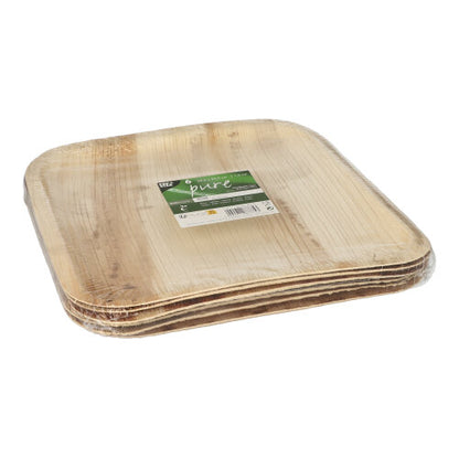 Ein Stapel quadratischer PAPSTAR 6 Teller, Palmblatt „pure“ eckig von der PAPSTAR GmbH, verpackt in einer durchsichtigen Kunststoffverpackung mit einem grün-weißen Etikett oben drauf.