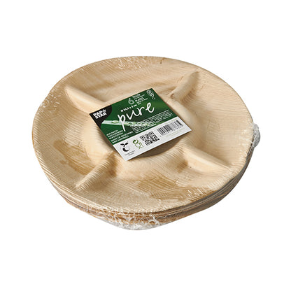 Un teanc de farfurii rotunde de unică folosință din frunze de palmier împărțite în 5 – PAPSTAR 6 farfurii, frunze de palmier „pure” împărțite în 5 de la PAPSTAR GmbH – din material biodegradabil, înfășurate în plastic și etichetate cu o etichetă verde.