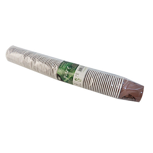 Un pachet transparent din plastic conține pahare albe PAPSTAR 80 „Bucurie Pură“ de la PAPSTAR GmbH, cu interior maro și etichetă verde, care combină prietenia cu mediul și designul modern.