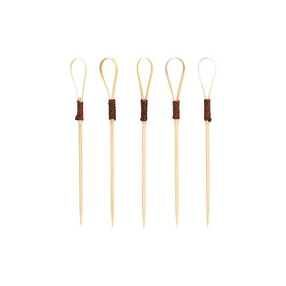 Patruzeci de scobitori pentru aperitive de 10 cm "Loop" Cocktail Picks ale PAPSTAR GmbH, ideale pentru gustări și aperitive, se remarcă printr-un design unic Loop cu secțiuni înfășurate în maro închis, aranjate vertical pe un fundal alb simplu.