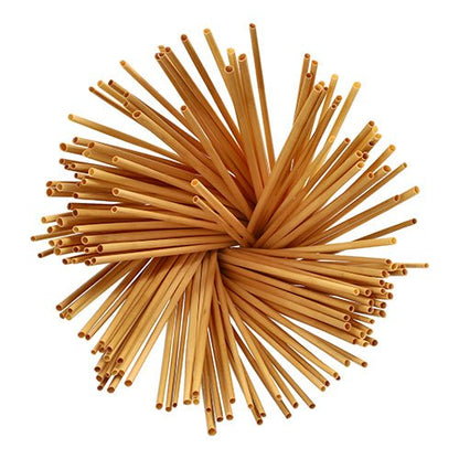 Un mănunchi de paie PAPSTAR "pure" (Ø 4 mm, 23 cm, 150 bucăți) ale PAPSTAR GmbH se deschide circular pe un fundal alb și amintește de spaghetele nefierte, aranjate ca paie ecologice.
