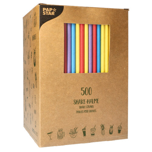 Printr-o fereastră este vizibilă o cutie maro cu 500 de paie din hârtie PAPSTAR-Shake (8 mm × 25 cm). În colțul din stânga sus se vede sigla PAPSTAR GmbH, pe față și pe lateral sunt imprimate simboluri și text.