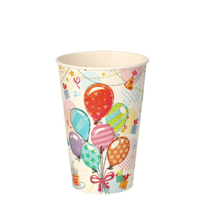 Die PAPSTAR GmbH bietet 10 umweltfreundliche Papp-Trinkbecher (0,2 L, Ø 7 cm, 9,7 cm) mit bunten Ballons, Geschenken und festlichen Motiven auf hellem Hintergrund.