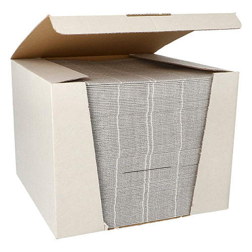 Într-o cutie deschisă a ROYAL Collection de la PAPSTAR GmbH se află un teanc ordonat de 100 de șervețele gri din „ROYAL Collection“ în 1/4-pliu 40x40cm, vizibile parțial prin decupajul frontal.