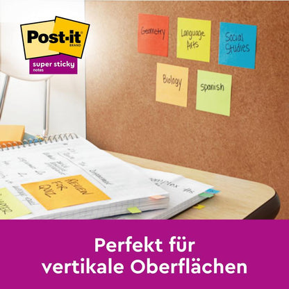 O placă de plută cu post-it-uri galbene (76x76 mm, 90 foi/bloc, 6 blocuri, 100% PEFC, de la 3M Deutschland GmbH) arată diferite discipline. Text: "Perfect pentru suprafețe verticale." Notițe certificate PEFC.