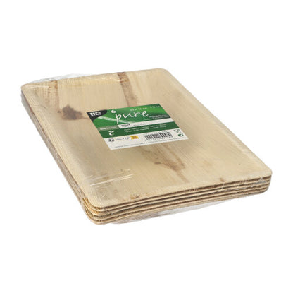 Un teanc de PAPSTAR 6 farfurii, frunze de palmier „pure“ dreptunghiulare natur de la PAPSTAR GmbH în folie de plastic transparentă cu etichetă verde-albă, oferă o soluție de veselă sustenabilă pentru ocazii conștiente de mediu.