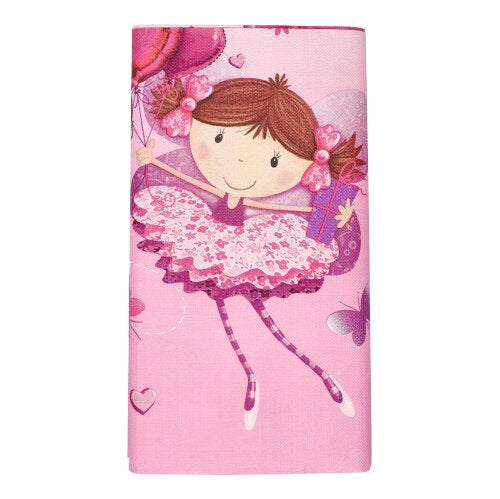 Fața de masă PAPSTAR din hârtie de înaltă calitate (120 x 180 cm) de la PAPSTAR GmbH prezintă o fetiță zâmbitoare în tutu roz cu baloane și cadou pe un fundal roz – perfectă ca decorare stilată a mesei.