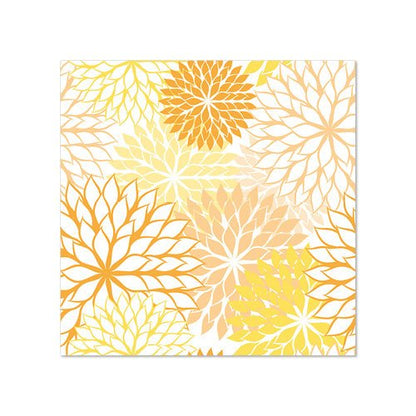 O imagine pătrată cu un model floral repetitiv în galben, portocaliu și bej pe alb – ideal pentru decorarea mesei sau ca șervețele vibrante PAPSTAR 20 (25 x 25 cm, 3 straturi, 1/4 pliate) de la PAPSTAR GmbH.