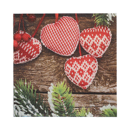 Drei rot-weiße Herz-Ornamente auf rustikalem Holz mit Tanne und Beeren sorgen für festliche Inspiration für Ihre PAPSTAR 20 Servietten, 33x33 cm, 3-lagig, Design Set 3 von PAPSTAR GmbH.