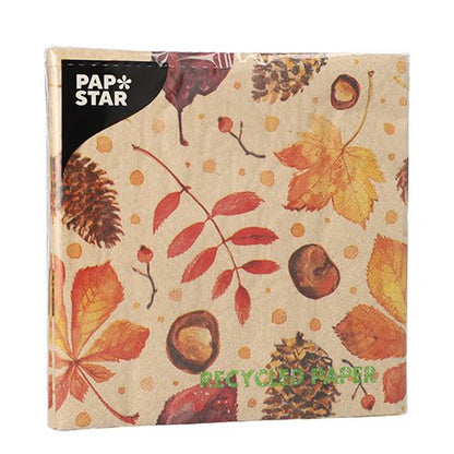 Un pachet PAPSTAR 20 șervețele, 33x33 cm, 3 straturi, natural, cu un motiv de frunze de toamnă și ghinde. Cu eticheta neagră "PAP STAR" în partea de sus, stânga a ambalajului. De la PAPSTAR GmbH. Fabricat din hârtie reciclată.