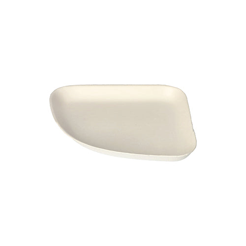 Farfuria de trestie de zahăr 4 „pure“ albă „Belle Vie, Ligne Carrée“ de la PAPSTAR GmbH prezintă farfurii de culoare crem, cu forme neregulate și margini rotunjite, cu o suprafață netedă, ilustrate pe un fundal alb.