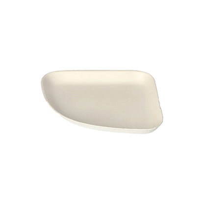 Farfuria de trestie de zahăr 4 „pure“ albă „Belle Vie, Ligne Carrée“ de la PAPSTAR GmbH prezintă farfurii de culoare crem, cu forme neregulate și margini rotunjite, cu o suprafață netedă, ilustrate pe un fundal alb.