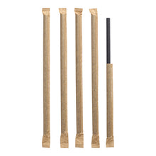 Cinci paie Shake din hârtie neagră (Ø 8 mm, 25 cm) stau vertical: patru sunt ambalate individual, cel din dreapta este parțial scos din învelișul său de folie.