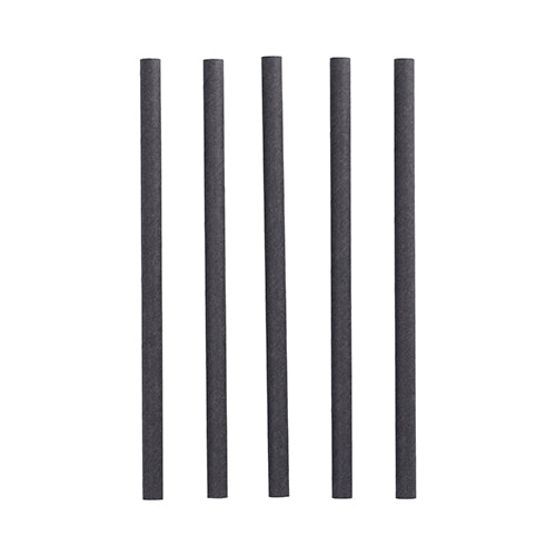 Cinci paie negre cilindrice PAPSTAR 100 Shake-Halme din hârtie Ø 10 mm · 21 cm de la PAPSTAR GmbH sunt așezate vertical într-un rând pe un fundal alb - ideal pentru gazdele conștiente de mediu.