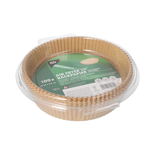 Un recipient transparent din plastic al PAPSTAR GmbH conține 100 de hârtii de copt rotunde, maro „PAPSTAR 100 pentru friteuze cu aer cald înălțime 4,5 cm” cu o etichetă verde-albă cu informații despre produs și instrucțiuni pentru rumenire uniformă.
