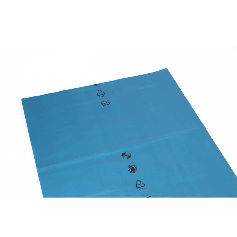 O folie de plastic albastră plată (DEISS 90039, 800x1200x0,1 mm, pachet de 1 bucată) de la EMIL DEISS KG (GmbH + Co.) cu simboluri de reciclare și numărul negru 65, concepută pentru depozitare pe termen lung. Afișată pe un fundal alb monocrom.