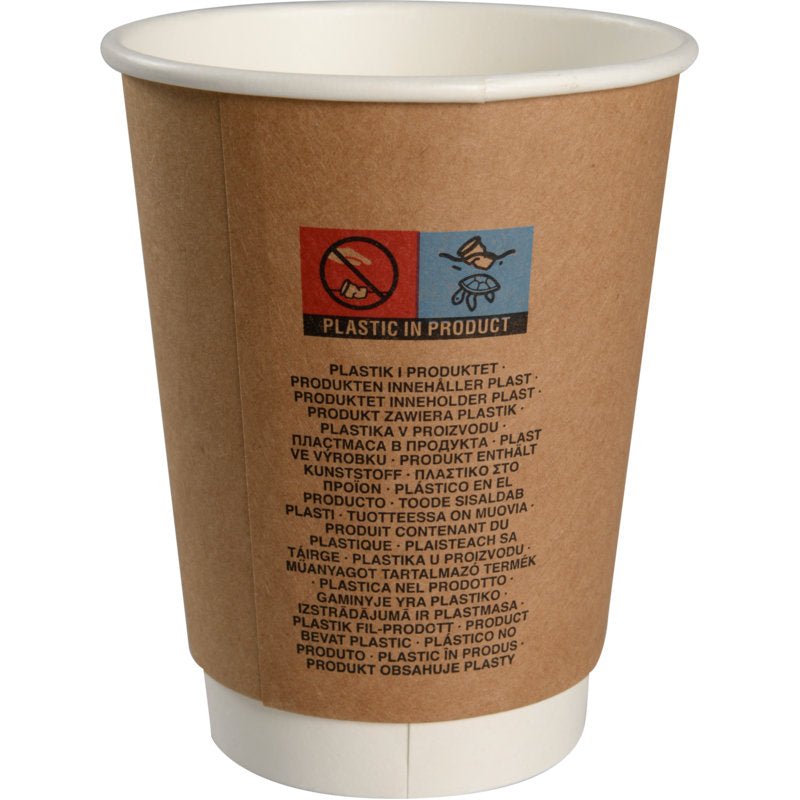 Cana de cafea cu perete dublu "Kraft" de la Abena Re-Seller GmbH este un pahar de hârtie de unică folosință maro cu interior alb, marcat cu text multilingv și pictograme pentru conținutul de plastic - ideal ca pahar de cafea pentru a lua la pachet.