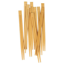 Un set de bețișoare Abena Re-Seller GmbH, bambus, neambalate (100 bucăți) sunt împrăștiate perechi, suprapuse. Bețișoarele de culoare maro deschis au capete plate și colțuroase și sunt neambalate, o alegere durabilă.