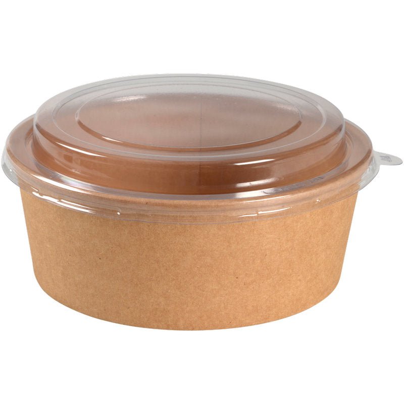 Un castron, 1.100 ml, ø 18,7 cm, Kraft/PE, maro de la Abena Re-Seller GmbH cu capac din plastic transparent stă pe un fundal alb - ideal pentru depozitarea alimentelor sau pentru a le lua la pachet; disponibil în pachete de 50 bucăți.