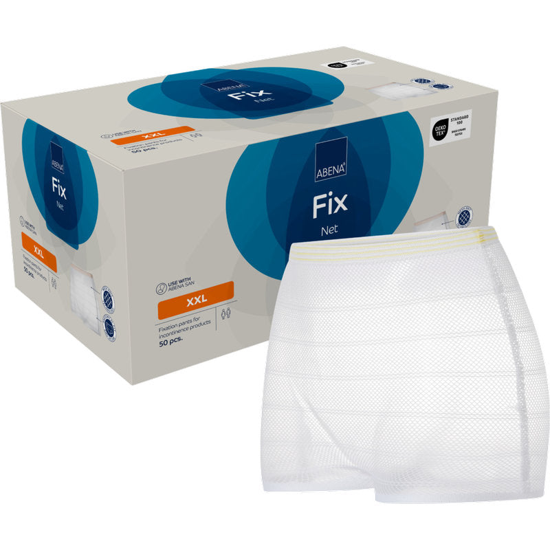 O cutie cu inscripția "Pantaloni, ABENA Fix, Net" de la Abena Re-Seller GmbH este accentuată cu albastru și portocaliu și conține 50 de pantaloni. Un pantalon alb din plasă stă drept în fața cutiei.