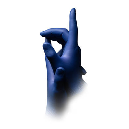 Două mâini cu mănuși de nitril albastru metalic AMPri Epiderm Protect de la MED-COMFORT fără pudră de la AMPri Handelsgesellschaft mbH sunt ilustrate pe un fundal alb. O mână pare să indice în sus, în timp ce degetul mare și arătătorul celeilalte mâini se ating. Aceste mănuși fără pudră oferă atât confort, cât și protecție pentru diverse sarcini.