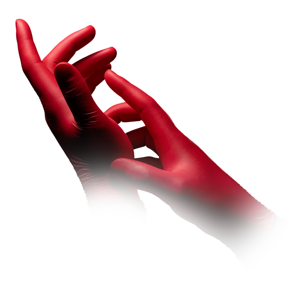 Ein Paar Hände, bedeckt mit roten AMPri STYLE HOT CHILI Nitrilhandschuhen puderfrei von MED-COMFORT der AMPri Handelsgesellschaft mbH. Die Hände sind so positioniert, dass die Finger leicht gekrümmt sind und sich berühren, und das Bild wird an den Handgelenken allmählich ausgeblendet, sodass es an der Basis teilweise transparent erscheint. Der Hintergrund ist weiß.