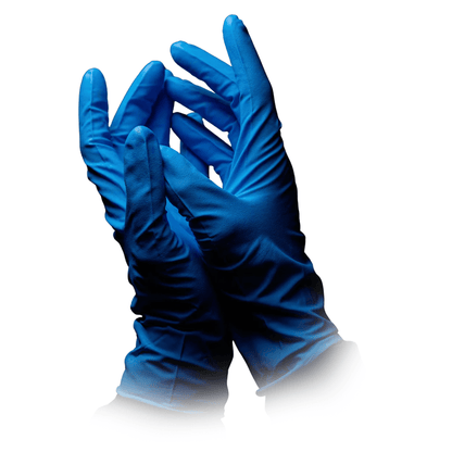 O pereche de mâini cu mănuși de protecție chimică AMPri SolidSafety High Risk Pro Nitril tip A sunt ținute pe un fundal alb și oferă protecție importantă împotriva substanțelor chimice.