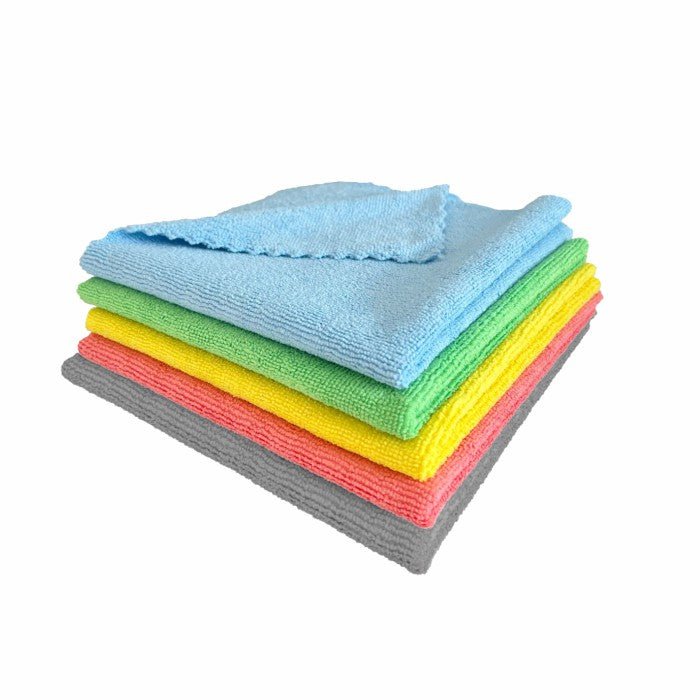Un teanc de cinci lavete din microfibră Arcora SUPER-LINE XL 38x38cm de la Arcora International GmbH în culorile albastru, verde, galben, roz și gri se află pe un fundal alb. Laveta albastră de deasupra este pliată ordonat la colț pentru a facilita curățarea.