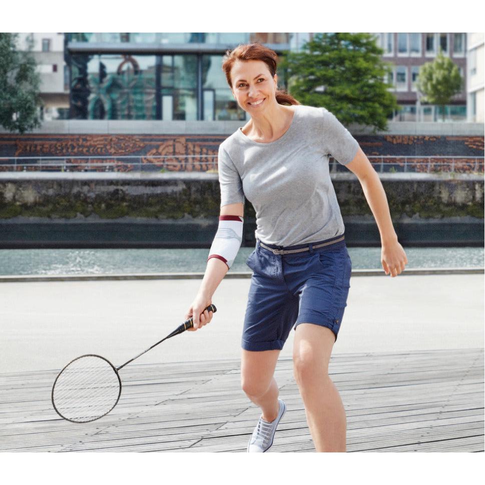 Actimove EpiMotion, Ellenbogenbandage, weiß/grau/rot – im Einsatz