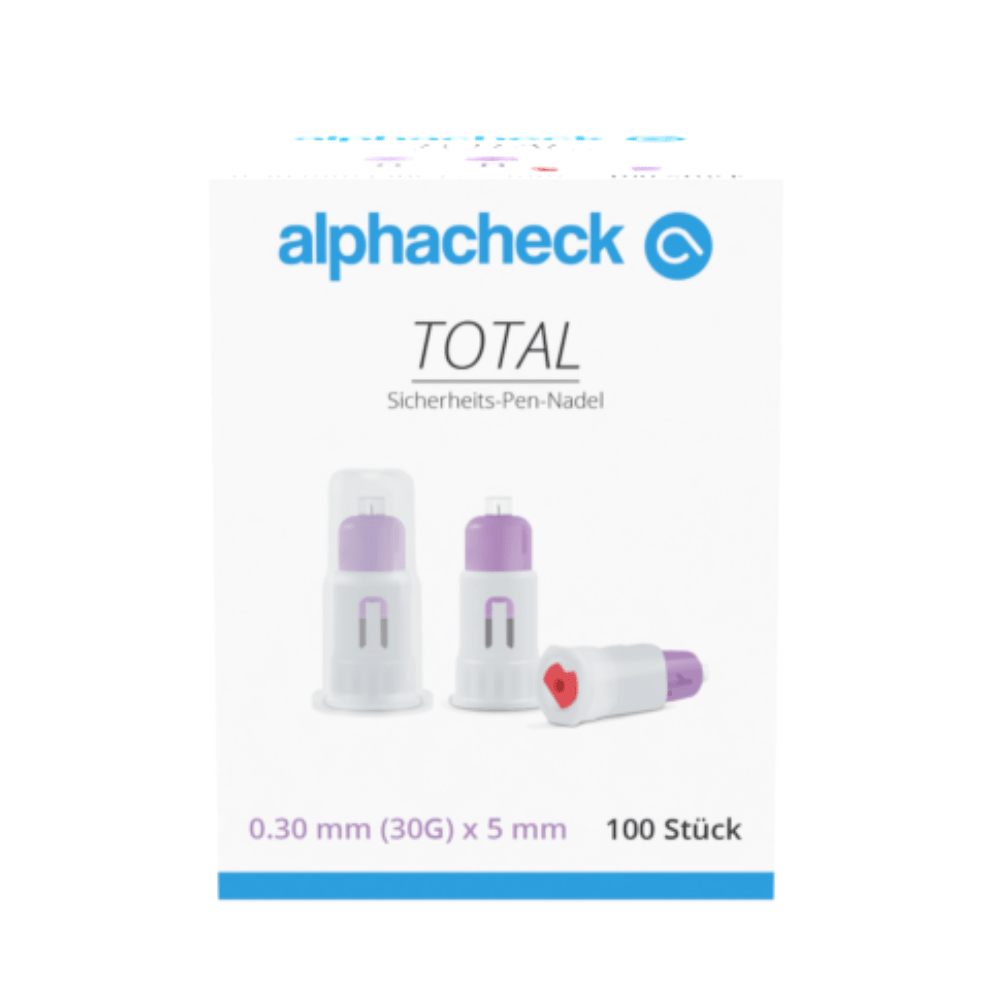 Un pachet de ace de siguranță Alphacheck TOTAL Pen 30G x 5 mm de la Berger Med GmbH, ilustrat pe un fundal alb. Ambalajul arată două vârfuri de ac cu capace violete și roșii, indicând clar dimensiunea acului (0,30 mm x 5 mm) și o cantitate de 100 de bucăți, ideal pentru stilouri de insulină.