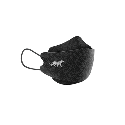 Masca de față Altruan cu filtru de particule (standard FFP2) în negru se remarcă printr-un model geometric simplu cu un tigru alb brodat pe lateral. Această mască oferă bucle pentru urechi și o potrivire ergonomică pentru mai mult confort și este disponibilă într-un pachet cu 10 măști.