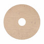 Eine flache, runde, beigefarbene Scheibe mit Mittelloch, ähnlich dem Arcora Filz Profi Schafswolle Polierpad (17", 432 mm) von Arcora International GmbH zum Polieren von Holzböden mit Maschinen bis 350 U/min. Der Hintergrund ist weiß.