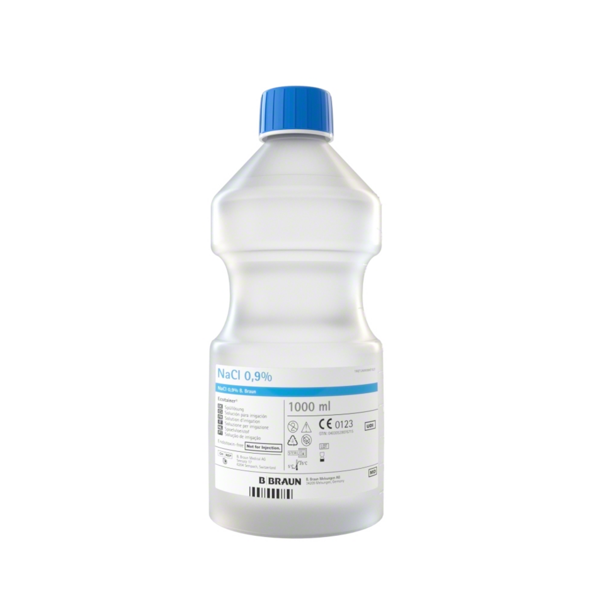 Eine 1-Liter-Plastikflasche mit B. Braun NaCl 0,9% Ecotainer® Topische Spüllösung und blauem Verschluss. Das Etikett enthält Angaben wie Volumen, Konzentration, CE-Kennzeichnung und Herstellerinformationen von B. Braun Deutschland GmbH & Co. KG. Diese Flasche wird häufig für medizinische Zwecke wie die intravenöse Flüssigkeitsverabreichung verwendet.