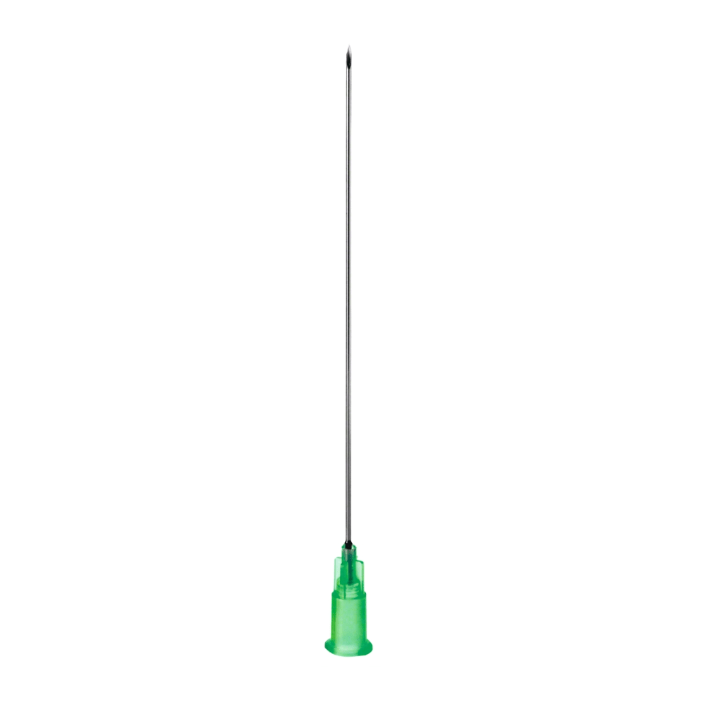 Imaginea arată o prim-plan a unei canule intramusculare profunde Sterican® B. Braun cu baza sa din plastic verde și axul metalic subțire pe un fundal alb simplu, de la B. Braun Deutschland GmbH & Co. KG.