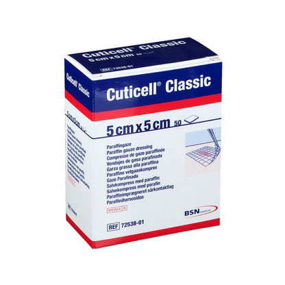 Cutie cu BSN Cuticell® Classic compresă sterilă cu unguent cu parafină de la BSN Medical GmbH, de 5 cm x 5 cm, ideală pentru drenarea rănilor. Ambalajul conține detalii despre produs în mai multe limbi și numărul de referință 72538-01.