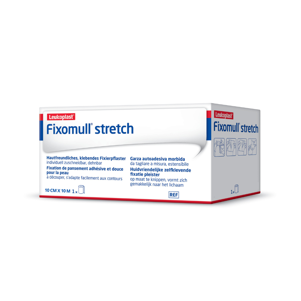 Un sul de BSN Elastomull® stretch, un bandaj elastic pentru fixarea pansamentelor, este ambalat cu informații despre produs în mai multe limbi și are un design albastru-alb. Are dimensiunea de 10 cm x 10 m și este prevăzut cu simboluri care indică funcția sa ca soluție adezivă elastică.