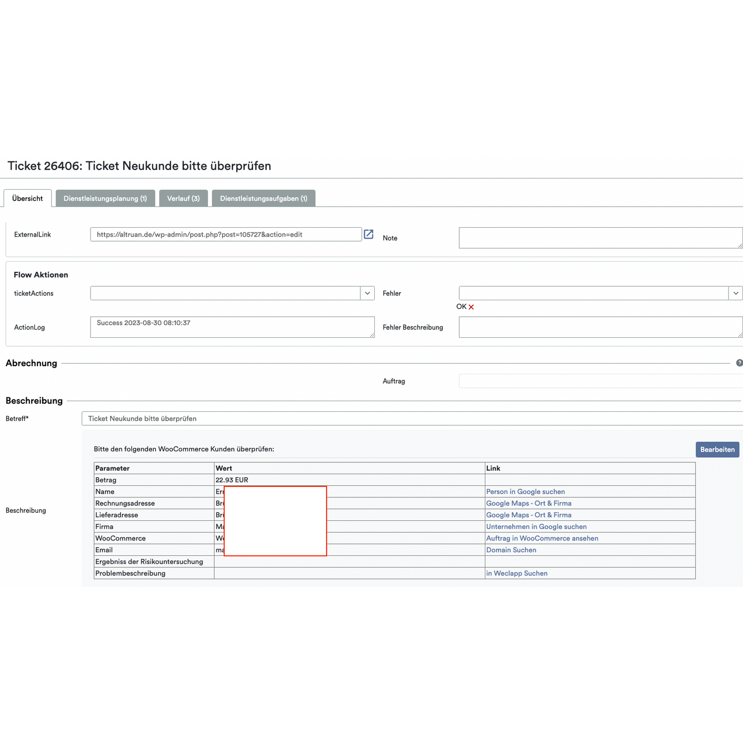 Captură de ecran a interfeței unui sistem de tichete al unui serviciu cloud, unde sunt afișate diferite câmpuri precum „Detalii tichet“, „Jurnal“ și „Client“, cu informații despre o tranzacție, inclusiv costurile articolului, evidențiate într-un câmp roșu. Se folosește OrderGuardian de la Altruan.